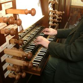 Claviers et tirants de registres